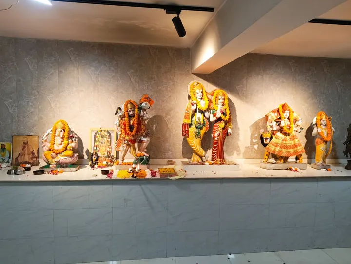देव-प्रतिमाओं का दरबार – The hall of deities, शिव परमार्थ धाम