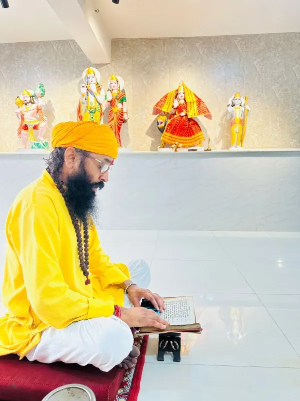 प्रभु के समक्ष ग्रंथ-पाठ – Scripture recitation before the deities, शिव परमार्थ धाम