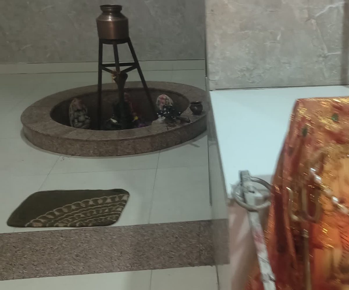 Shivling with jaldhara